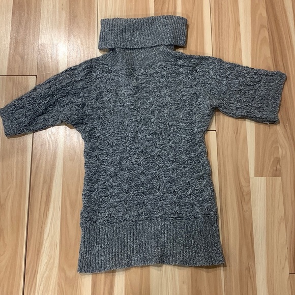Old Navy, Short Sleeved Grey Turtleneck, Women’s XS - Picture 1 of 1